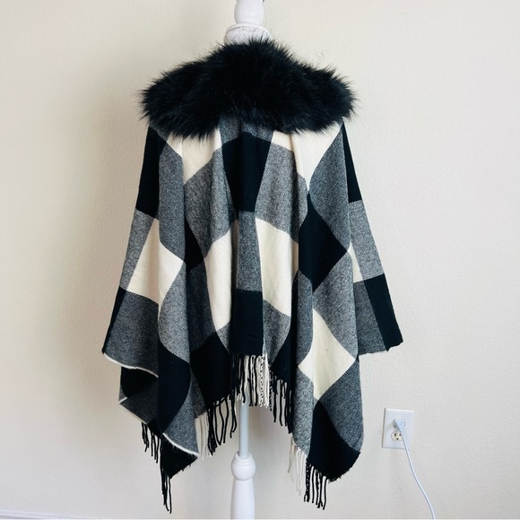 NWT J. Crew Black & White Gingham Plaid Fur Collar Fringe Poncho Cape Jacket - Picture 2 of 8